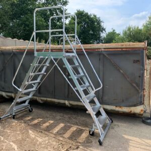 Tweezijdige platformtrap met groter platform 800 x 600 mm